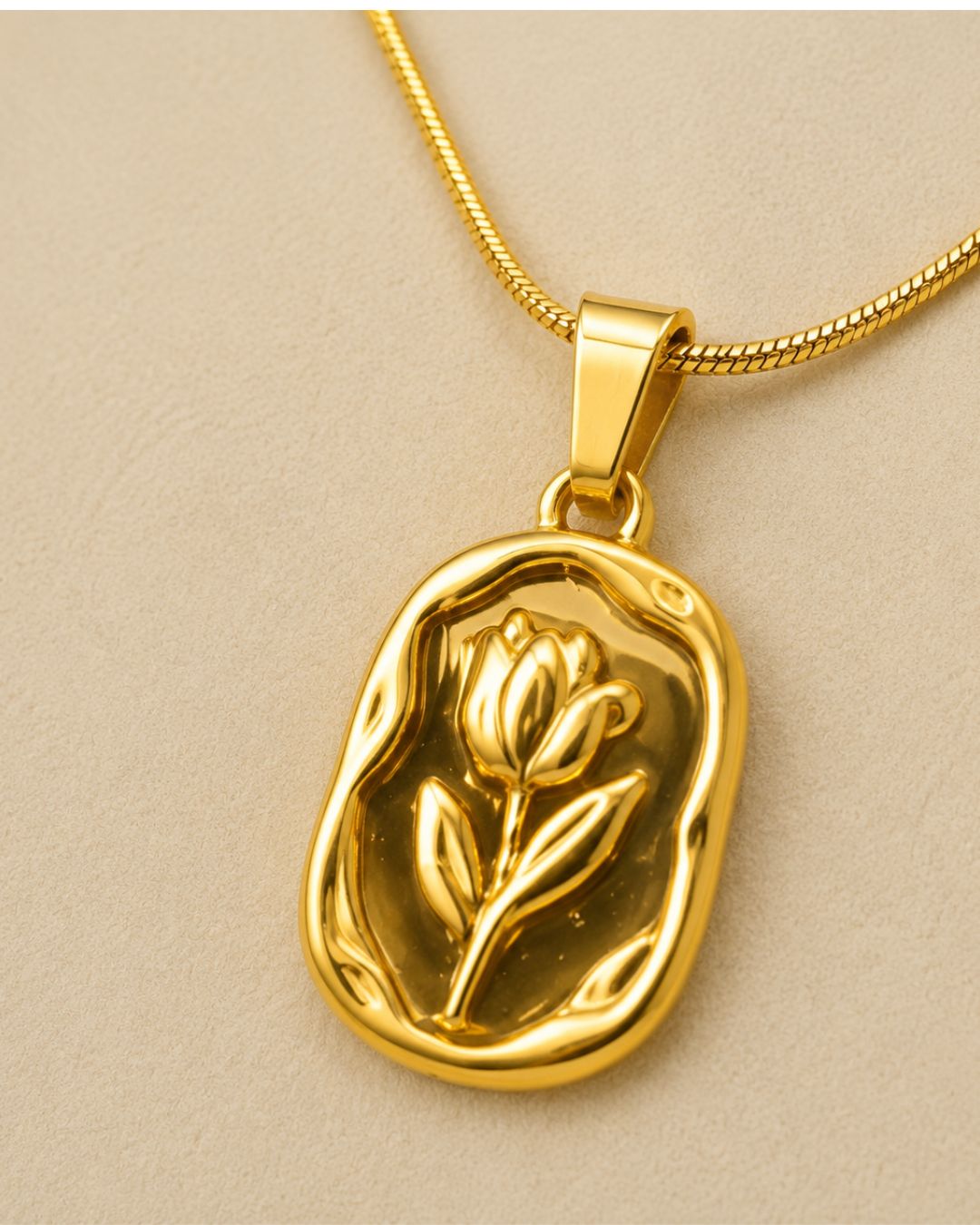 Elegant Gold Seashell  Pendant Necklace